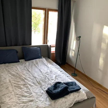 Spacious Family Apt By Metro, Beach, Shopping Centre, Golf, Parks