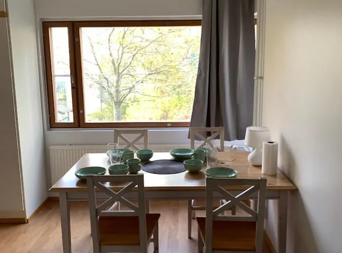 Spacious Family Apt By Metro, Beach, Shopping Centre, Golf, Parks Hotel